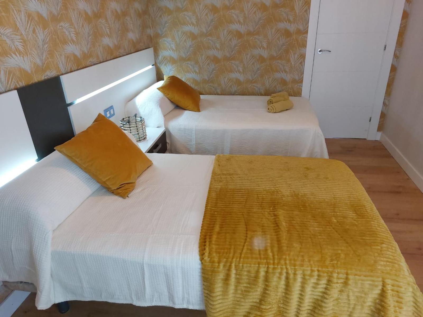 Piso En El Centro Apto 5 Personas Con Garaje Privado Avilés Buitenkant foto